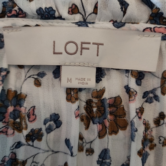 100% Viscose Prairie Top by Loft: Ann Taylor: Size M. - Picture 12 of 16